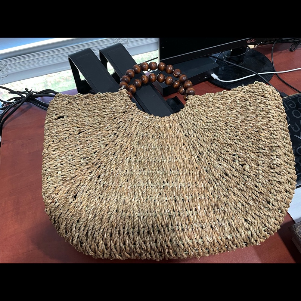 Beautiful unique straw handbag with wooden handle. Size medium.